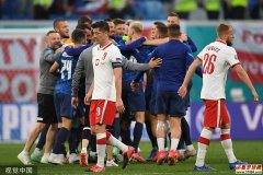 欧洲杯E组-3C乌龙 国米大将破门!斯洛伐克2-1灭10人波兰